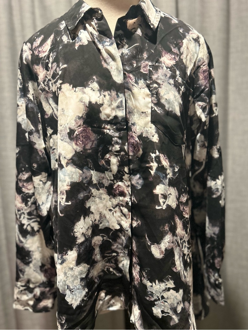 Simply Vera Vera Wang Black Floral-Print Long Sleeve Button-Down Shirt